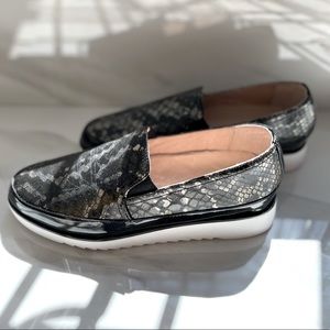 Donald J Pliner minimalist sneaker